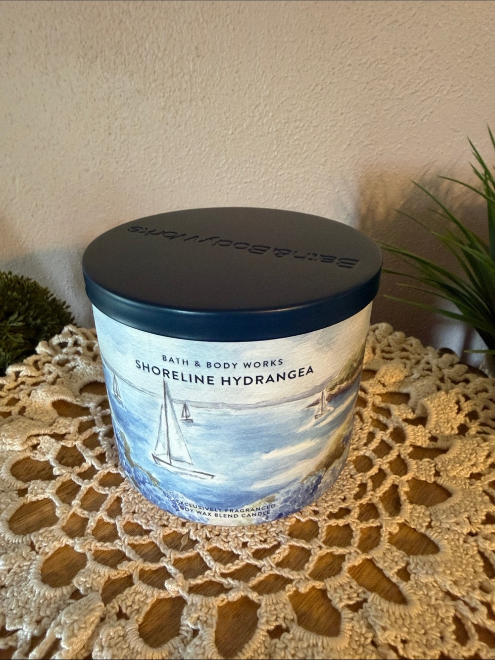 Bath & Body Works Shoreline Hydrangea Candle - Navy Blue & Light Blue